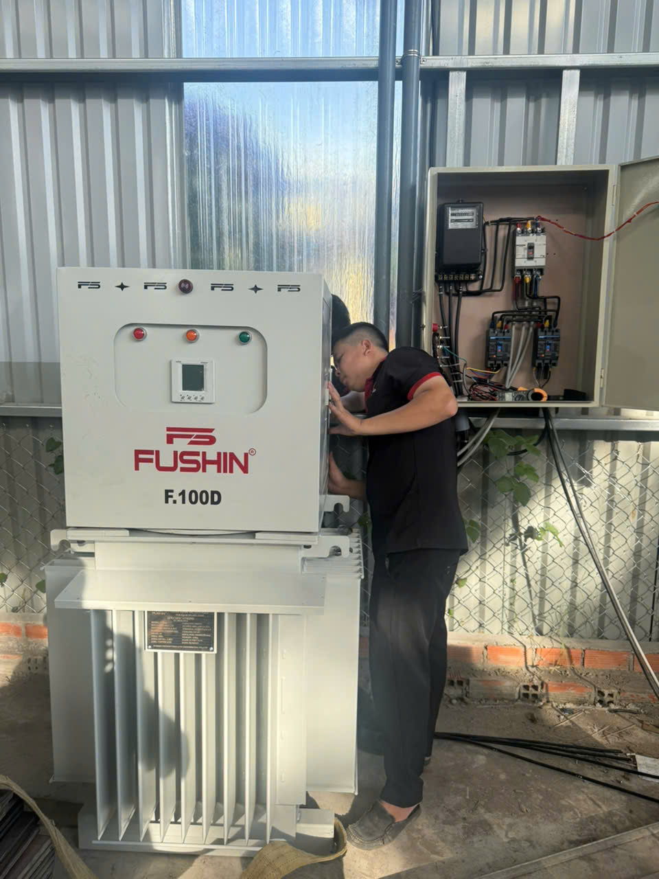 Ổn áp Ngâm dầu 100KVA